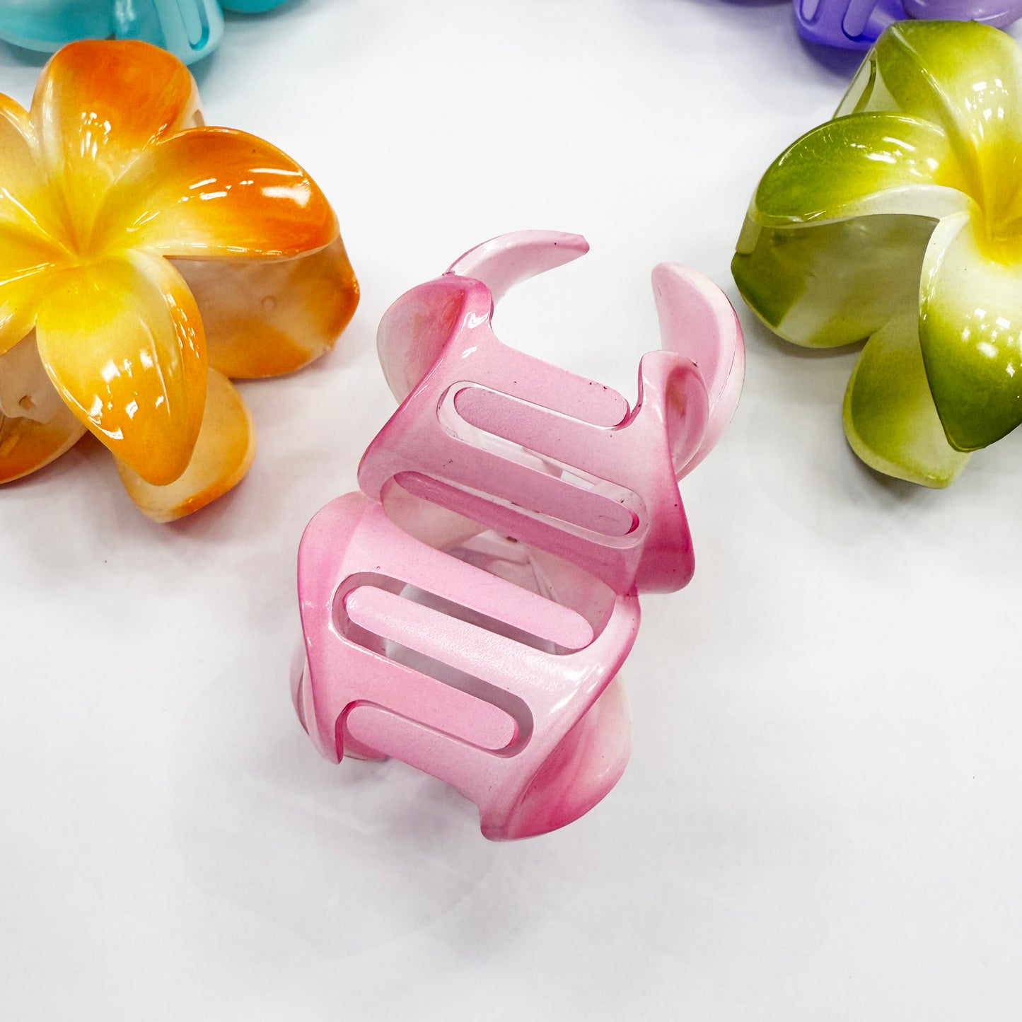 THE SUMMER Hawaii Flower Hair Clips