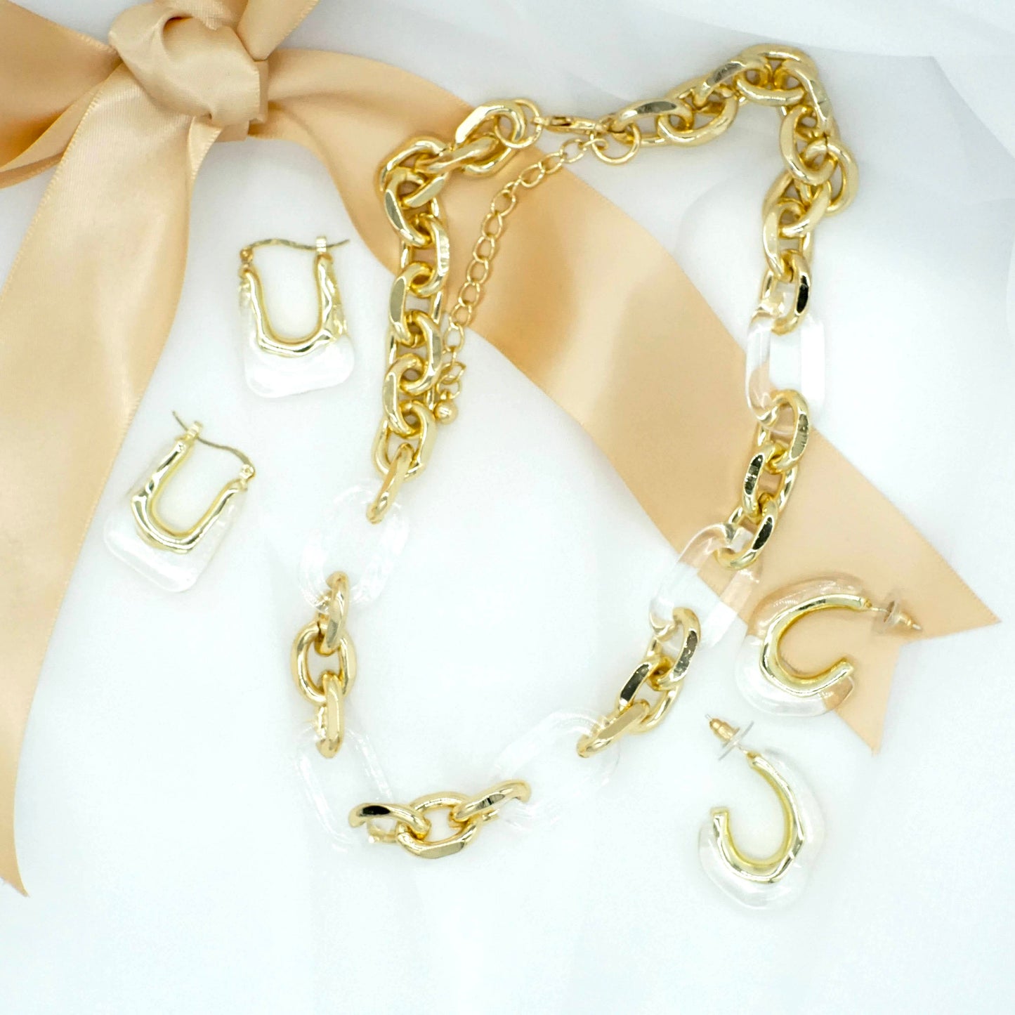 Acrylic & Gold Chain Necklace - FANCYME
