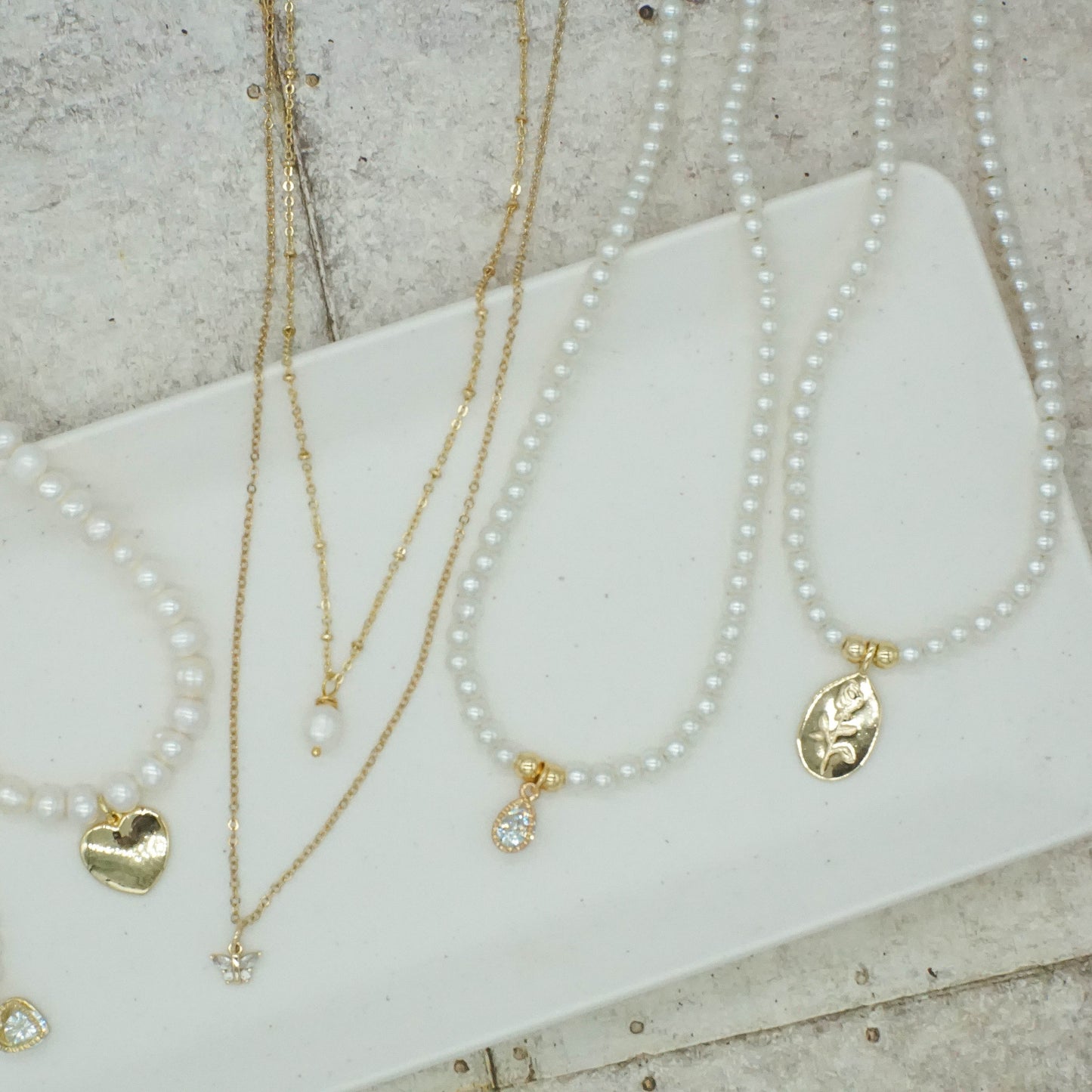 Layering Necklace - PEARL & BUTTERFLY