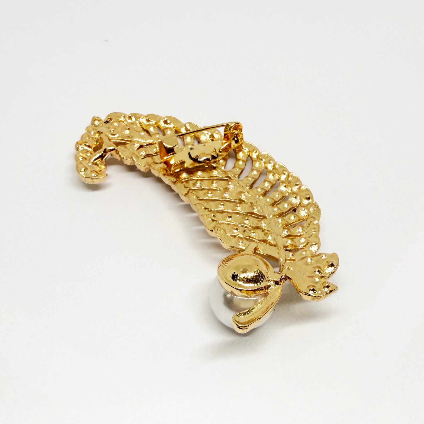Leaf Brooch in Gold