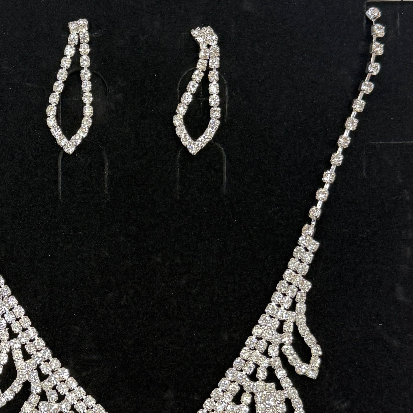 Jewelry Set (Necklace & Earrings)